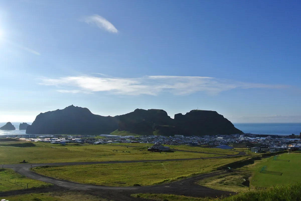 Heimaey Winter Travel Guide 2026: Iceland Trip Tips